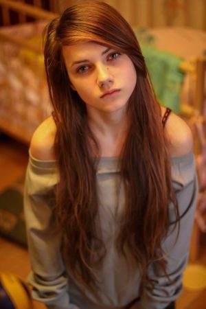 25 piges déjà et l’horloge tic-tac pour du cul Elodie - rencontre-Teen-Lens