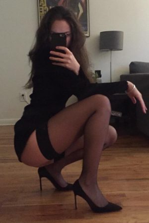 Prête à savourer l’instant Daphné - rencontre-Cougar-Drancy