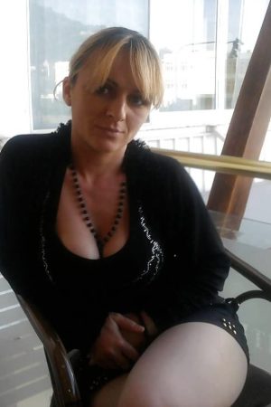 Gâcher pas mon temps Léonore - rencontre-Milf-Bayonne