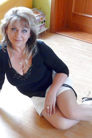 Cuisses à l’orange après la douche Corinne - rencontre-Cougar-Villeurbanne